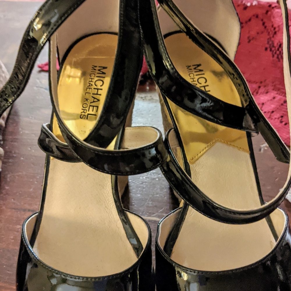 Micheal kors wedge sandals
